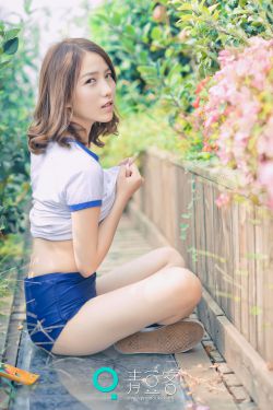 美女露出让男生揉